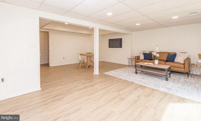 5756 WALNUT WOOD LN LN, Burke, VA 22015