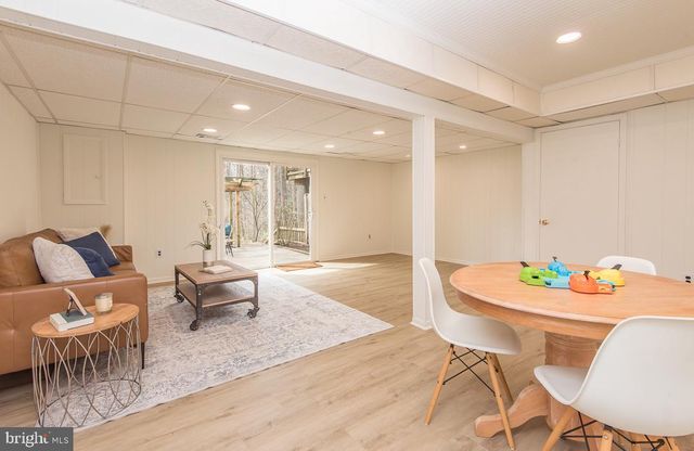 5756 WALNUT WOOD LN LN, Burke, VA 22015