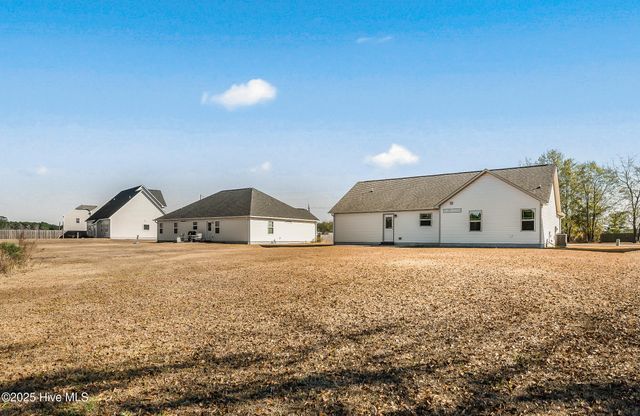 111 Easton Drive, Richlands, NC 28574