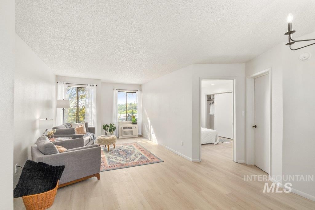 122 N Washington 2C, Moscow, ID 83843