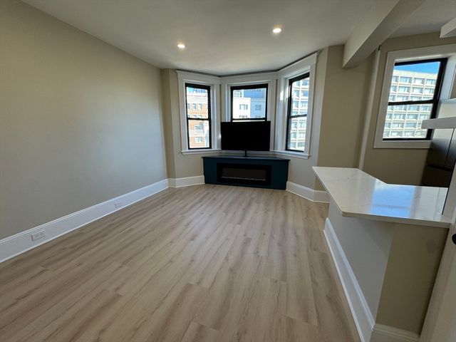 41 Edgerly Rd 52, Boston, MA 02115
