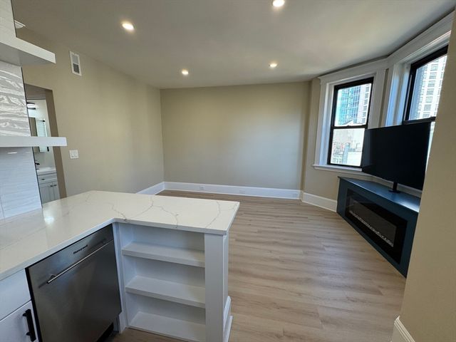 41 Edgerly Rd 52, Boston, MA 02115