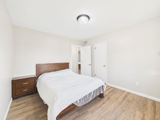 1517 N Baltimore Pl, Derby, KS 67037