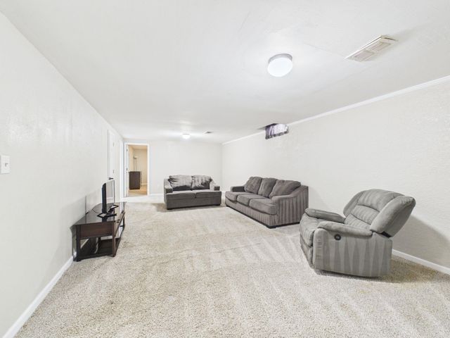 1517 N Baltimore Pl, Derby, KS 67037