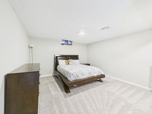 1517 N Baltimore Pl, Derby, KS 67037