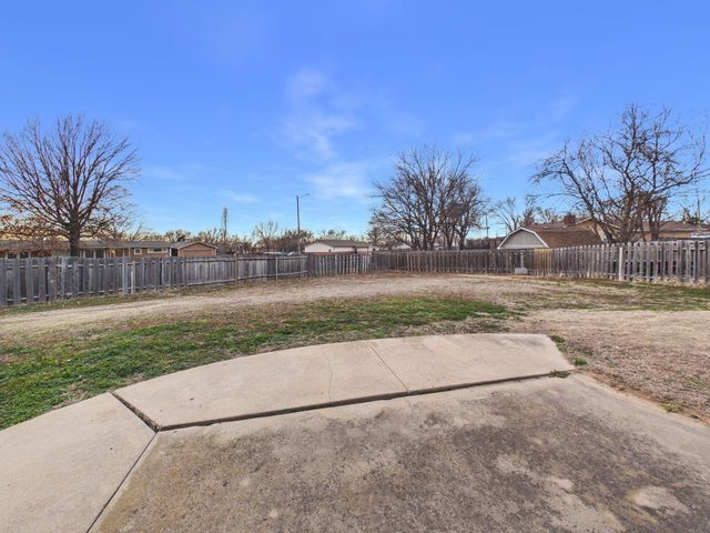 1517 N Baltimore Pl, Derby, KS 67037