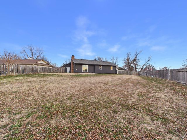 1517 N Baltimore Pl, Derby, KS 67037