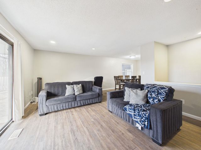 1517 N Baltimore Pl, Derby, KS 67037