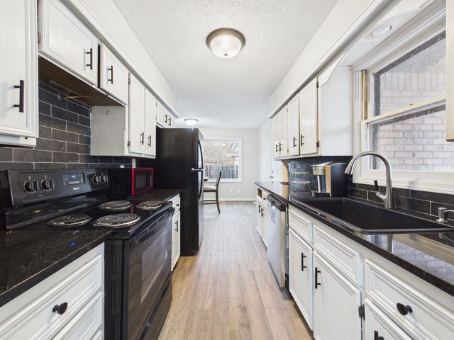 1517 N Baltimore Pl, Derby, KS 67037