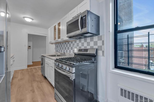 40 E 43rd Street 3B, Brooklyn, NY 11203