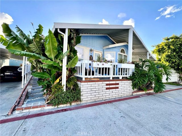 122 S Colombo 77, Tustin, CA 92780