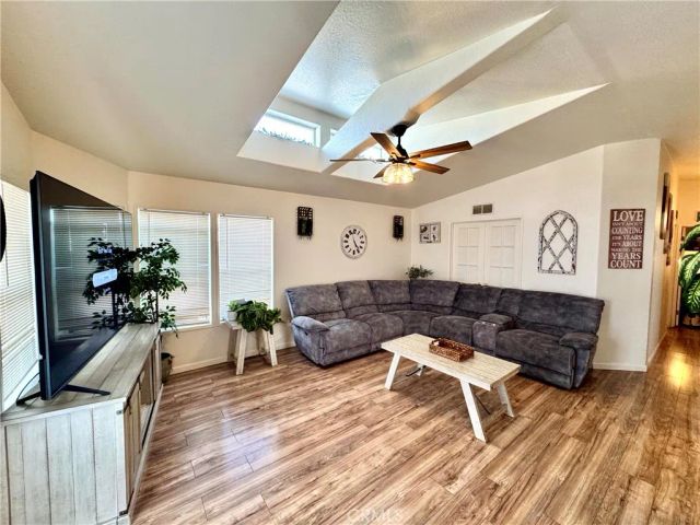122 S Colombo 77, Tustin, CA 92780