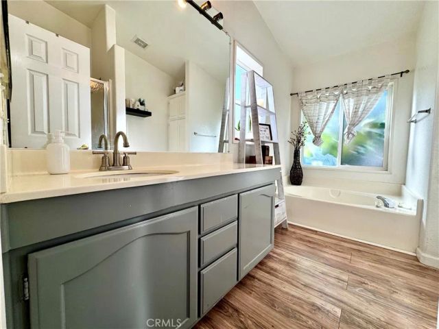 122 S Colombo 77, Tustin, CA 92780
