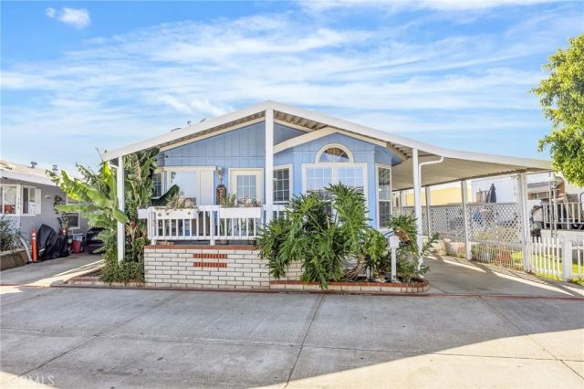 122 S Colombo 77, Tustin, CA 92780