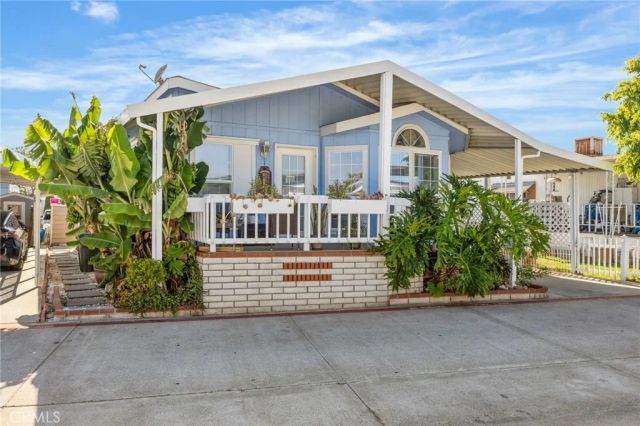 122 S Colombo 77, Tustin, CA 92780