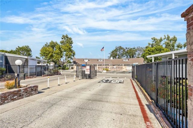 122 S Colombo 77, Tustin, CA 92780