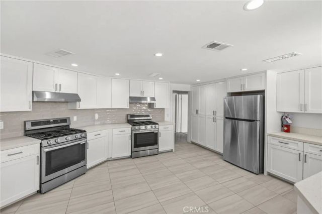 122 S Colombo 77, Tustin, CA 92780