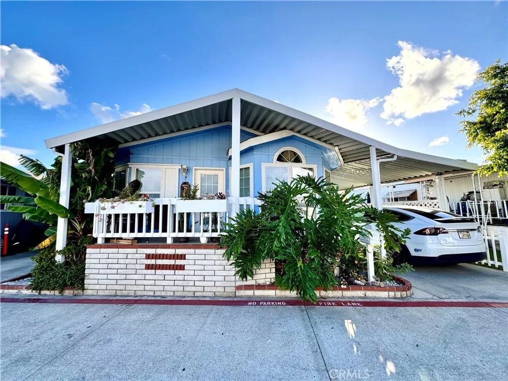 122 S Colombo 77, Tustin, CA 92780