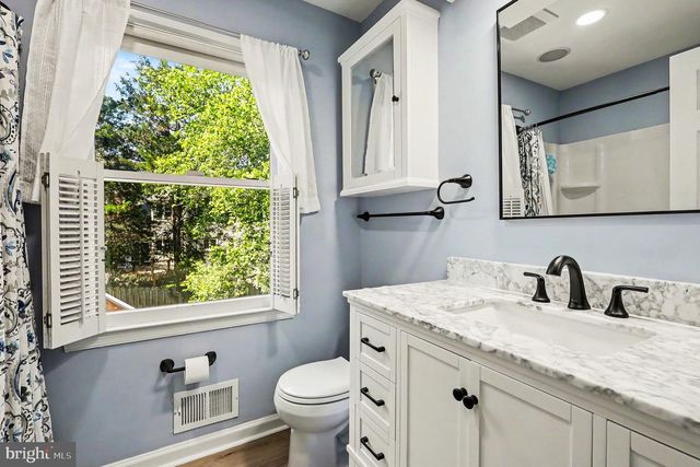8022 ROCKY RUN RD, Gainesville, VA 20155