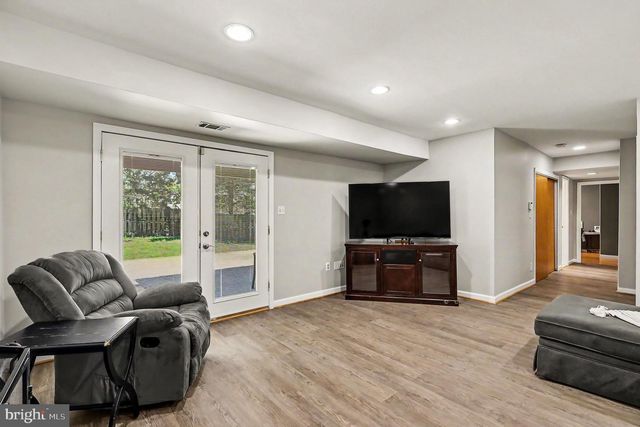 8022 ROCKY RUN RD, Gainesville, VA 20155