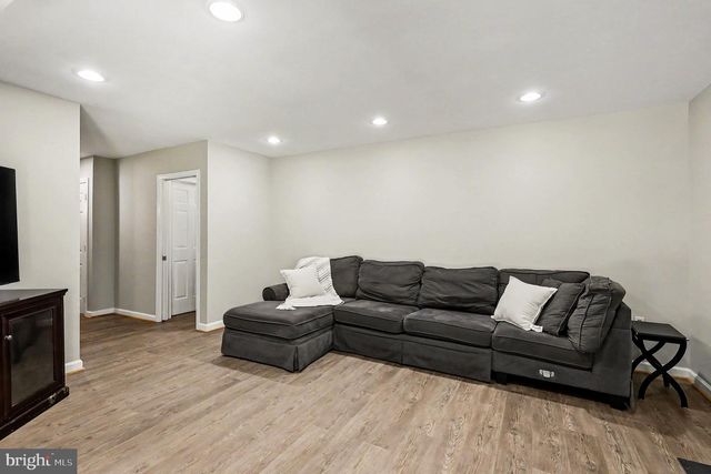 8022 ROCKY RUN RD, Gainesville, VA 20155