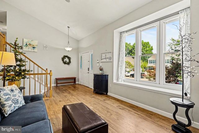 8022 ROCKY RUN RD, Gainesville, VA 20155