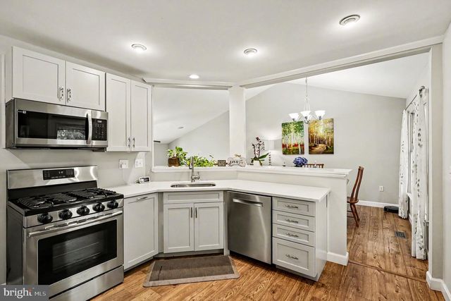 8022 ROCKY RUN RD, Gainesville, VA 20155