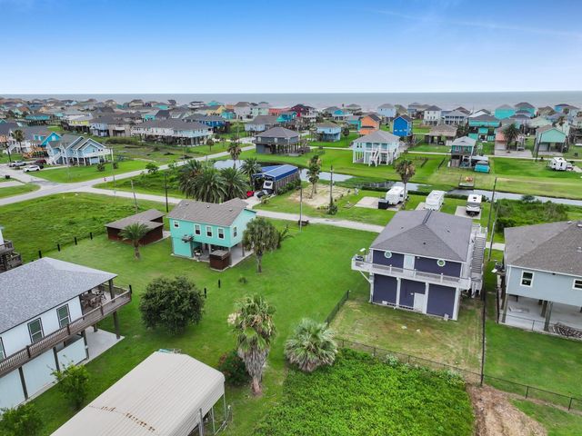 1987 Avenue F, Crystal Beach, TX 77650