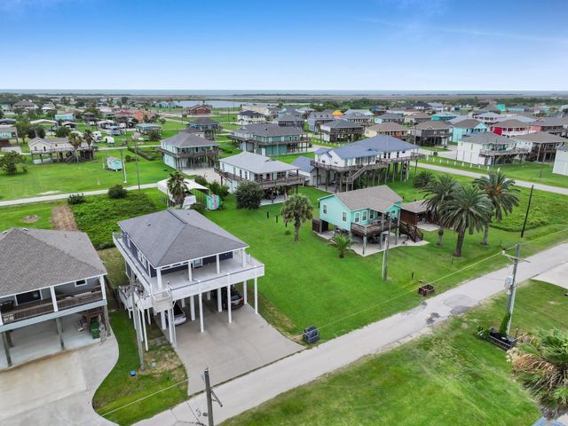 1987 Avenue F, Crystal Beach, TX 77650
