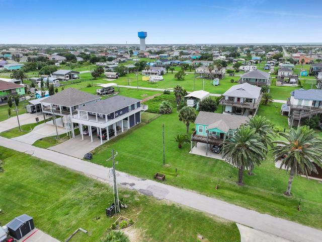 1987 Avenue F, Crystal Beach, TX 77650