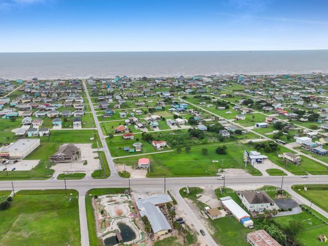 1987 Avenue F, Crystal Beach, TX 77650