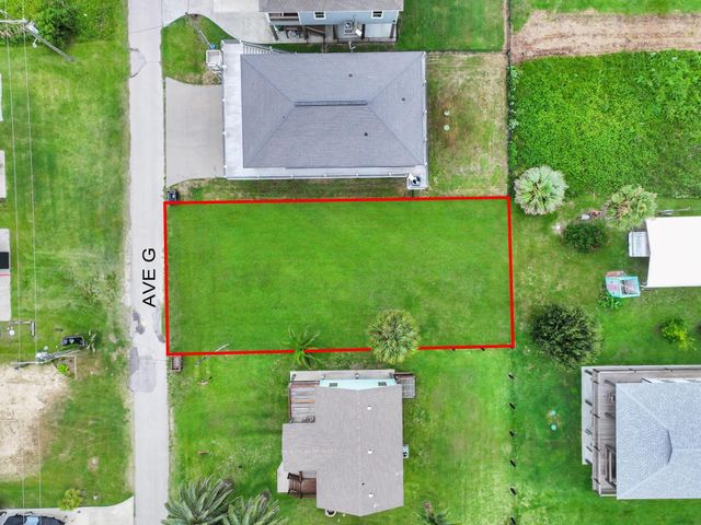 1987 Avenue F, Crystal Beach, TX 77650