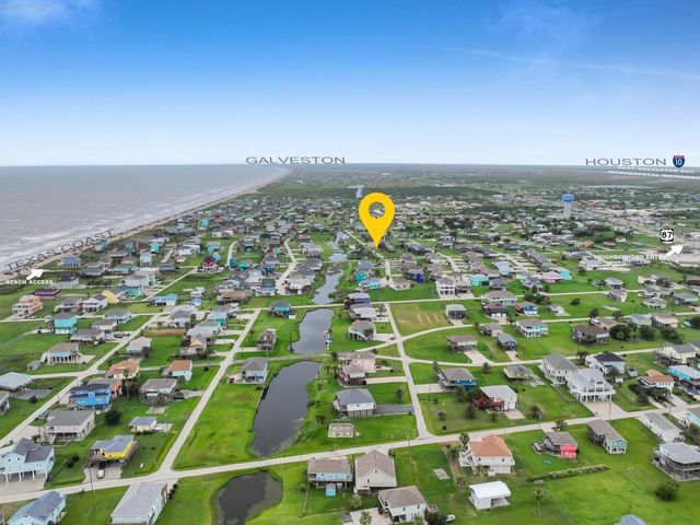 1987 Avenue F, Crystal Beach, TX 77650