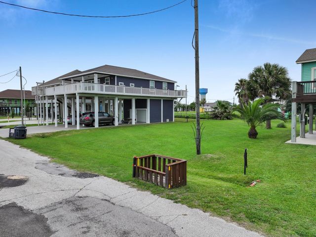 1987 Avenue F, Crystal Beach, TX 77650