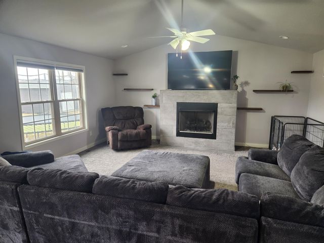 702 19th Street SE, Demotte, IN 46310