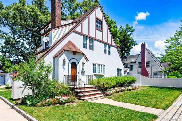 15 Maine Avenue, Rockville Centre, NY 11570