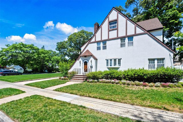 15 Maine Avenue, Rockville Centre, NY 11570