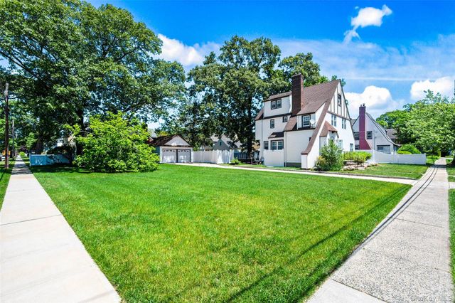 15 Maine Avenue, Rockville Centre, NY 11570