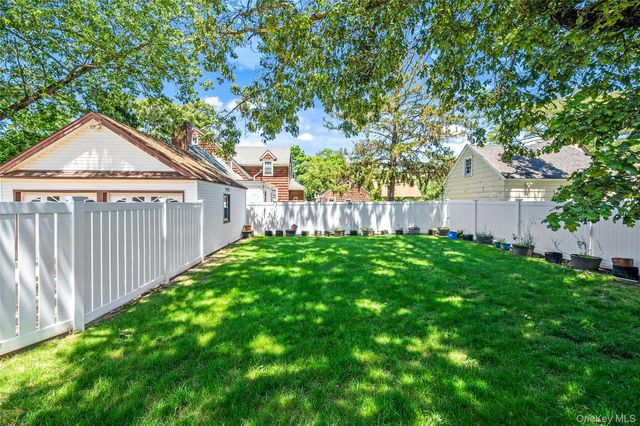 15 Maine Avenue, Rockville Centre, NY 11570