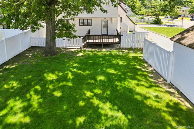 15 Maine Avenue, Rockville Centre, NY 11570