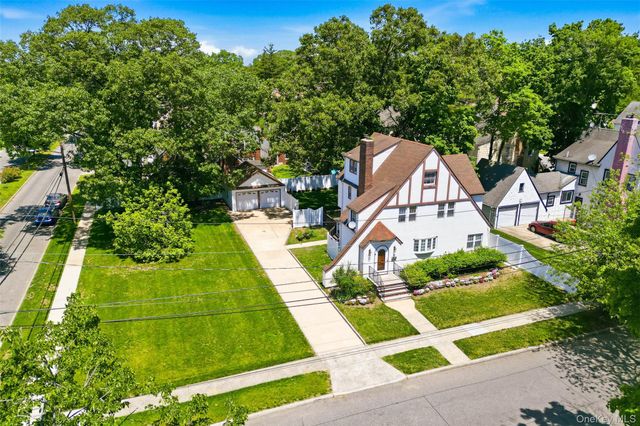 15 Maine Avenue, Rockville Centre, NY 11570