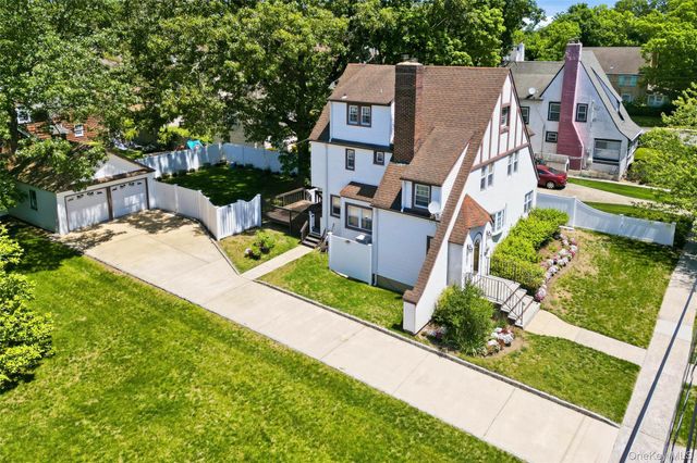 15 Maine Avenue, Rockville Centre, NY 11570