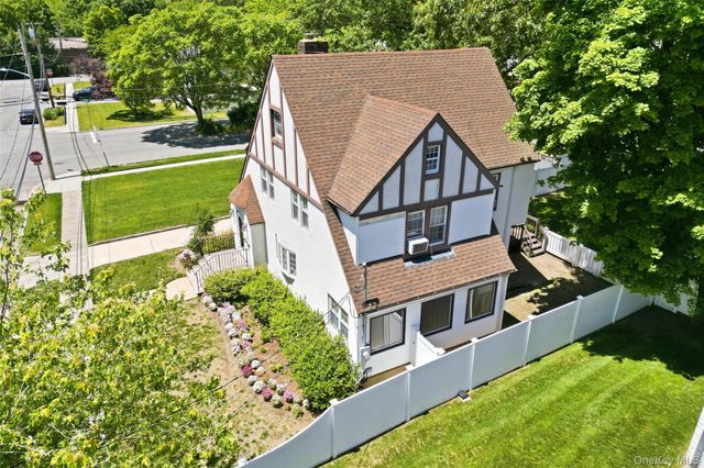 15 Maine Avenue, Rockville Centre, NY 11570