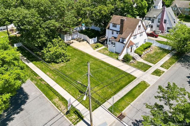 15 Maine Avenue, Rockville Centre, NY 11570
