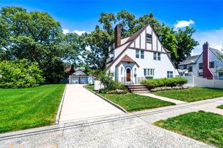 15 Maine Avenue, Rockville Centre, NY 11570
