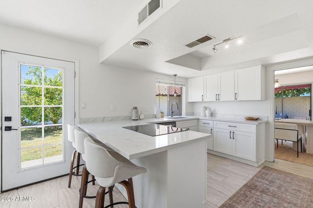 2137 S CATARINA Circle, Mesa, AZ 85202