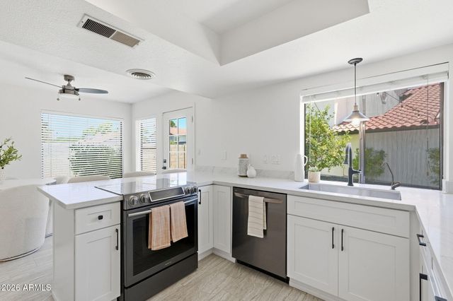 2137 S CATARINA Circle, Mesa, AZ 85202