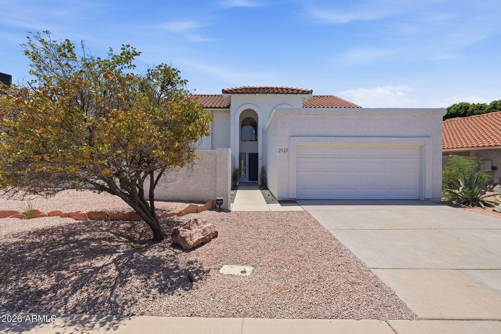 2137 S CATARINA Circle, Mesa, AZ 85202