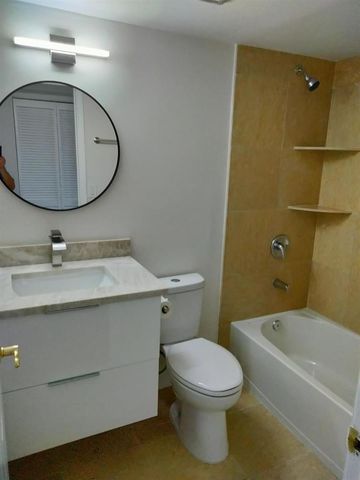 1100 Crystal Lake Drive 115, Deerfield Beach, FL 33064