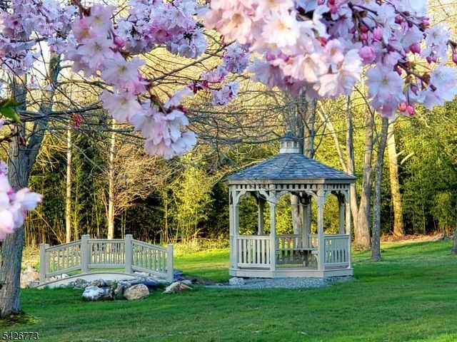 66 Green Valley Dr, Warren Twp., NJ 07059